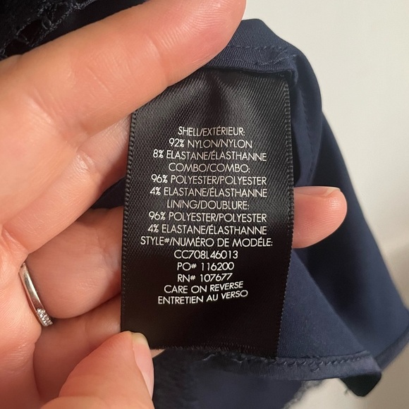 Alice + Olivia Maxine Navy Blue Lace Peplum Top. Pre-Owned. - Picture 7 of 8